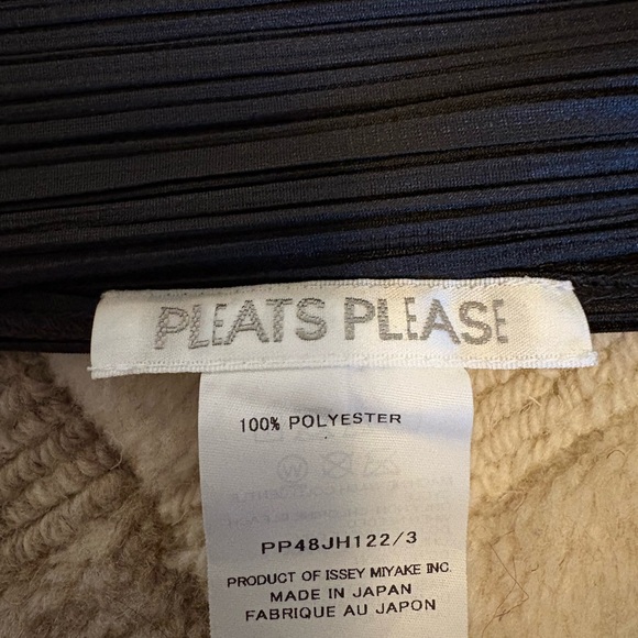 NWT PLEATS PLEASE ISSEY MIYAKE
Black Monthly Colors August Minidress - Picture 5 of 5